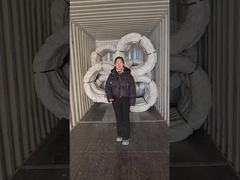 Stacheldraht, in einem Container verschifft