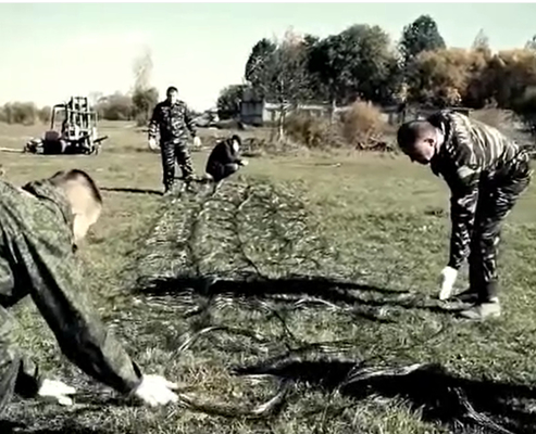 KN Hersteller Panzerbarriere Drahtnetz Panzerbahn Verpackung Schlachtfeld Verteidigungsarbeiten Draht Wickelnetz
