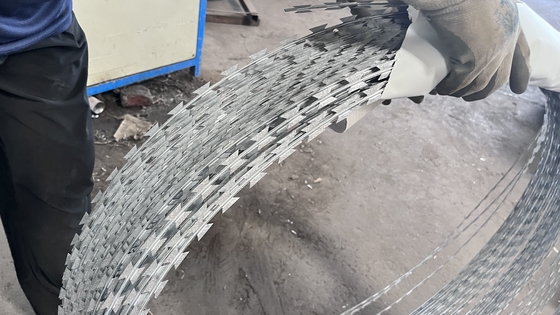 Galvanisierte Sicherheitszaun Rasierklinge Stacheldraht mit Klips Kreuz