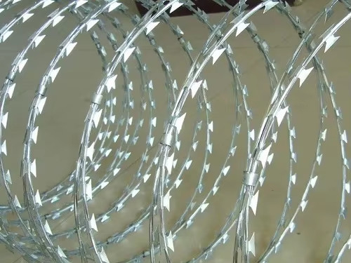 Hochwertige Stacheldraht 0,5 mm bis 5,0 mm Stacheldraht Galvanisiert B bis 12 Galvanisiert Stacheldraht Schutz