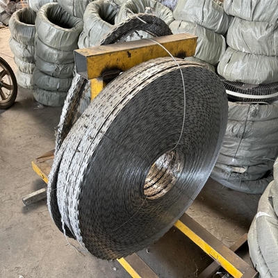 Großhandel Hot Galvanized Razor Stacheldraht Roll verwendet mit Chain Link Zaun