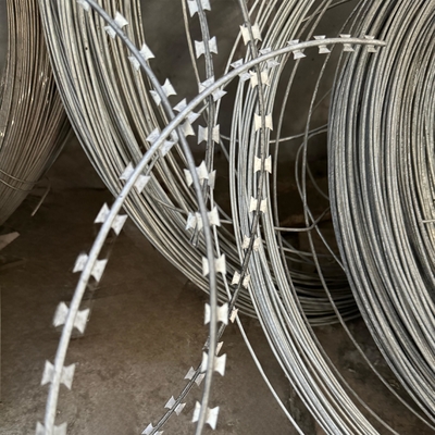 Fabrik direkt warm getaucht galvanisiertes Stahldrahtnetz Zaun rostfeste Rasierstahl Stacheldraht BTO-22 für die Sicherheit für Gefängnisse