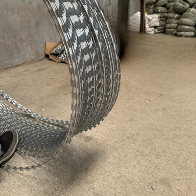 Hochwertige Stacheldraht 0,5 mm bis 5,0 mm Stacheldraht Galvanisiert B bis 12 Galvanisiert Stacheldraht Schutz