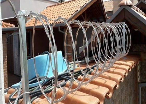 Kunststoffbeschichtete Stacheldraht Flat Wrap Draht für Sicherheitszaun