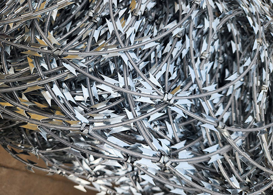 Nationale Grenzen mit Stacheldraht, um Klettern zu verhindern