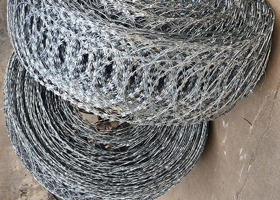 Warmgetipptes galvanisiertes Stacheldraht mit Kreuzschleife für einen hohen Schutz