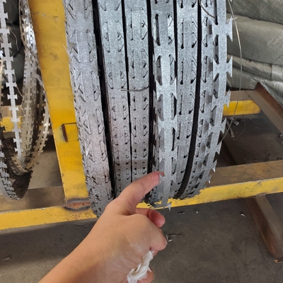 Galvanisierter Stahl Bto - 22 Razor Berbed Wire / Razor Tape Fechten