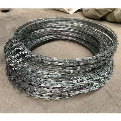 Hot Dip Sicherheitszaun Stacheldraht Rasierschneidemesser Galvanisiertes Rasierschneidemesser Rostdicht Draht