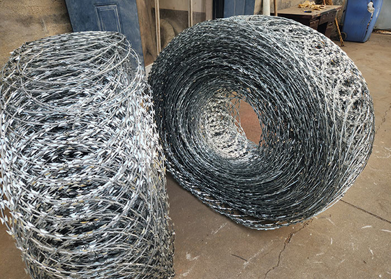 Landwirtschaftlich verzinkte Sicherheitsratze Stacheldraht Rollen Weide Stacheldraht Spirale