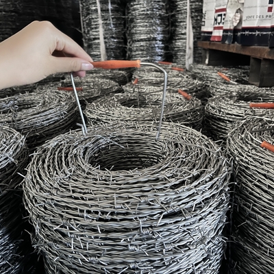 Hot Dip Galvanized Zaun hochspannbar Stacheldraht 1,6Mm 300M