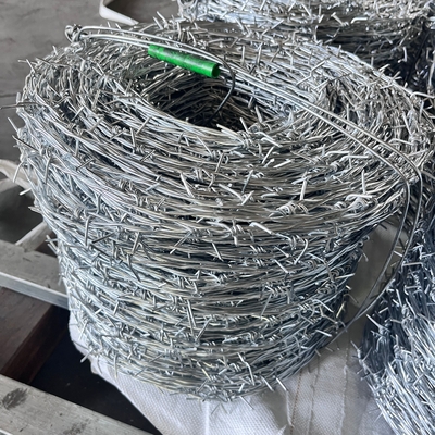 Fabrik Warmgetippt Galvanisierter Stacheldraht für Netz Sicherheitszaun 12,5 Gauge 18 Gauge PVC beschichtet Eisen Stacheldraht
