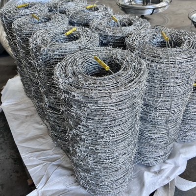 Schulgebäude spezielle Stacheldraht-Gitterstacheldraht Preis pro Rolle billig Stacheldraht-Spule aus galvanisiertem Stacheldraht für Zaun pro Satz