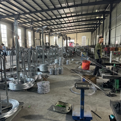 1.6 mm 500 m 25 kg/Rolle Galvanisiertes Stacheldraht Heiß getaucht