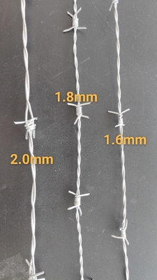 125 Stacheldraht 25mm Stacheldraht 400kgf Stacheldraht Stacheldraht Stacheldraht Dreh Stacheldraht Stacheldraht Zaun galvanisierte Stacheldraht Halterungen