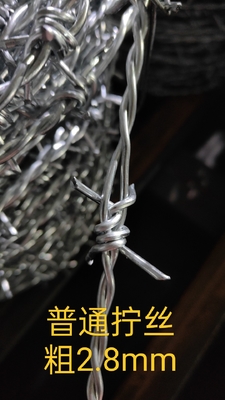 Stacheldraht Sicherheitszaun galvanisierter Zaun mit Stacheldraht Klinge Stacheldraht Stacheldraht galvanisierte Kunststoff Stacheldraht Farmzaun Stacheldraht Stacheldrahtzaun Rollen