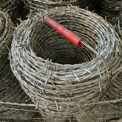 Installation von Stacheldraht-Schutz-Hochdipp-verzinkten Stacheldrahtzaun für die Gefängnissicherheit