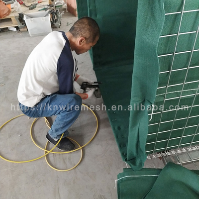 350g Zink-Aluminium-Material Verteidigungsbarrieren Schweiß Gabion-Wand mit Sand / Grün Geotextil