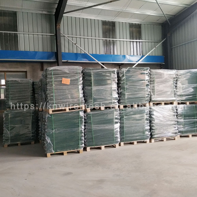 350g Zink-Aluminium-Material Verteidigungsbarrieren Schweiß Gabion-Wand mit Sand / Grün Geotextil