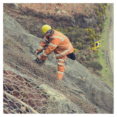 SNS Galvanisierte Schwerlast-Gesteinsfallnetz Passivschutz Gabiongitterzaun mit Drahtseil