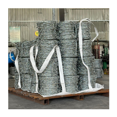 Traditionelle galvanisierte Stacheldrahtspirale 400M 500M 50Kg pro Rolle Stahl 5mm Durchmesser für Zaun und Schutz