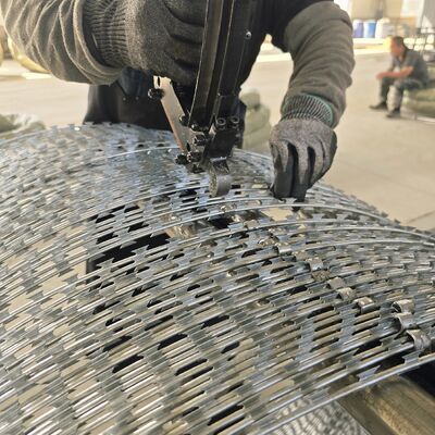 Hoch duktiles, korrosionsbeständiges Rasiermesserdrahtgeflecht gegen Klettern für Sicherheitszäune