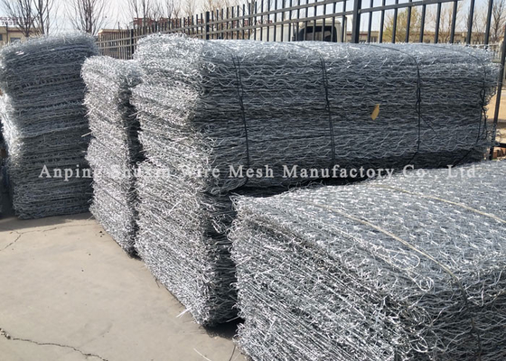 Gesponnener drei Stein der Torsions-2.4mm füllte Gabions-Körbe für Stützmauer